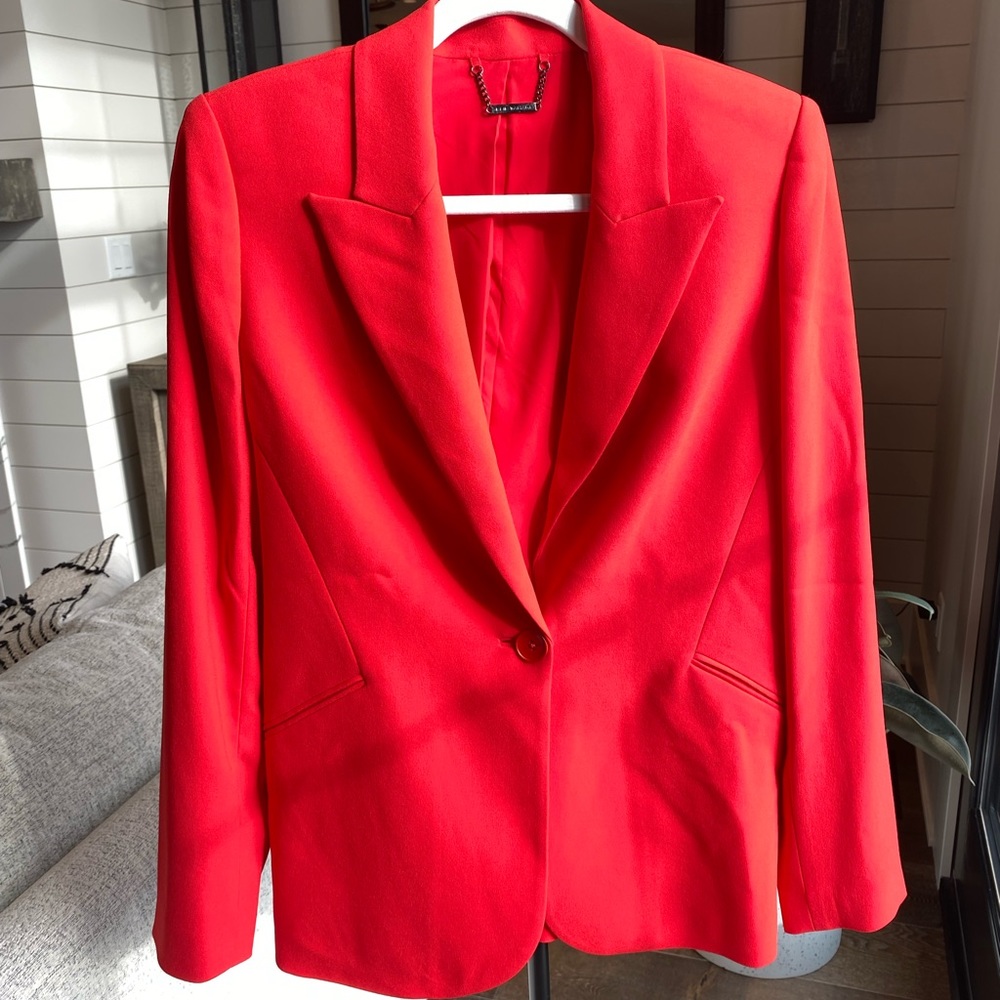 Tahari women’s smocked back blazer